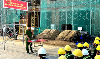 Công an đến công trường tuyên truyền pháp luật, phòng, chống tội phạm cho trên 800 công nhân, lao động