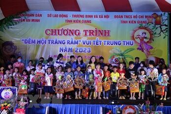 Đón Tết Trung Thu với trẻ em vùng sâu, vùng xa của tỉnh Kiên Giang