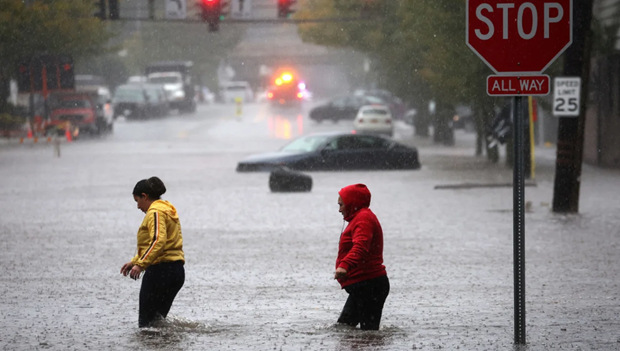 Ngập lụt ở ngoại ô Mamaroneck của Thành phố New York. (Nguồn: CNN/Ảnh chụp màn hình)