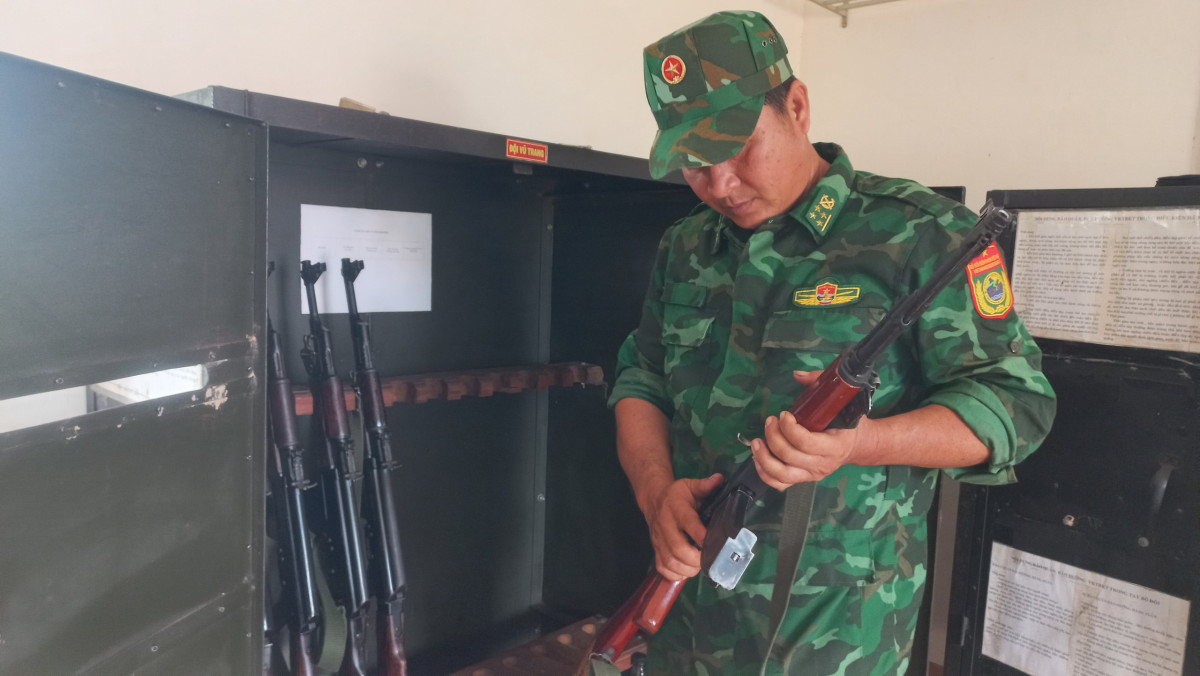 Vũ khí, trang thiết bị được Đại úy Huỳnh Thanh Lâm thường xuyên kiểm tra, lau chùi, bảo quản tốt, không để xảy ra hư hỏng, mất mát