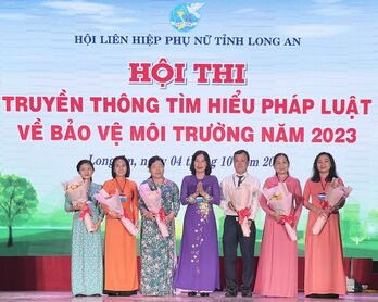 Hội Liên hiệp Phụ nữ thị xã Kiến Tường đoạt giải nhất Hội thi truyền thông tìm hiểu pháp luật về bảo vệ môi trường