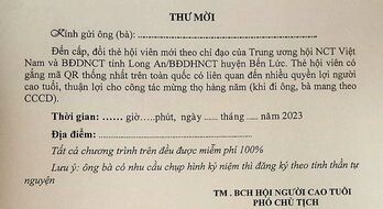 Chụp ảnh thẻ miễn phí cho người già nhưng kỳ kèo thêm ảnh kỷ niệm để lấy tiền