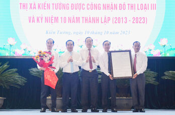 Kien Tuong town recognized as class III urban area on the 10th establishment anniversary