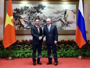 President meets with Russian counterpart in Beijing