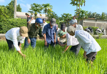 Muốn làm giàu, phải giúp nông dân thay đổi tư duy sản xuất