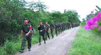 3 giờ hành quân bộ