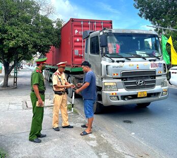 Cùng hành động quyết liệt để kéo giảm tai nạn giao thông