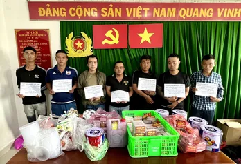 TP.HCM: Bắt nhóm cho vay lãi nặng, chuyên tạt sơn, chửi bới để đòi nợ