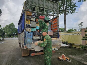 Bộ đội Biên phòng tỉnh Long An bắt giữ 5 tấn hàng hóa qua sử dụng không rõ nguồn gốc