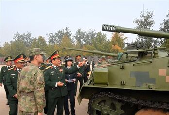 Vietnam, China step up cooperation in military scientific research