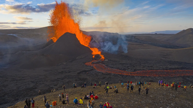 Núi lửa Fagradalsfjall trên Bán đảo Reykjanes phun trào hằng năm kể từ năm 2021. (Nguồn: AP)