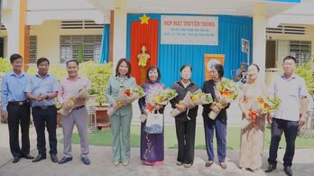 Họp mặt cựu học sinh Trường Trung học Tân Trụ