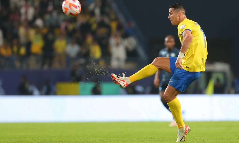 Ronaldo lập siêu phẩm giúp Al Nassr giành chiến thắng để cạnh tranh ngôi vương Saudi Pro League. (Nguồn: Al Nassr)