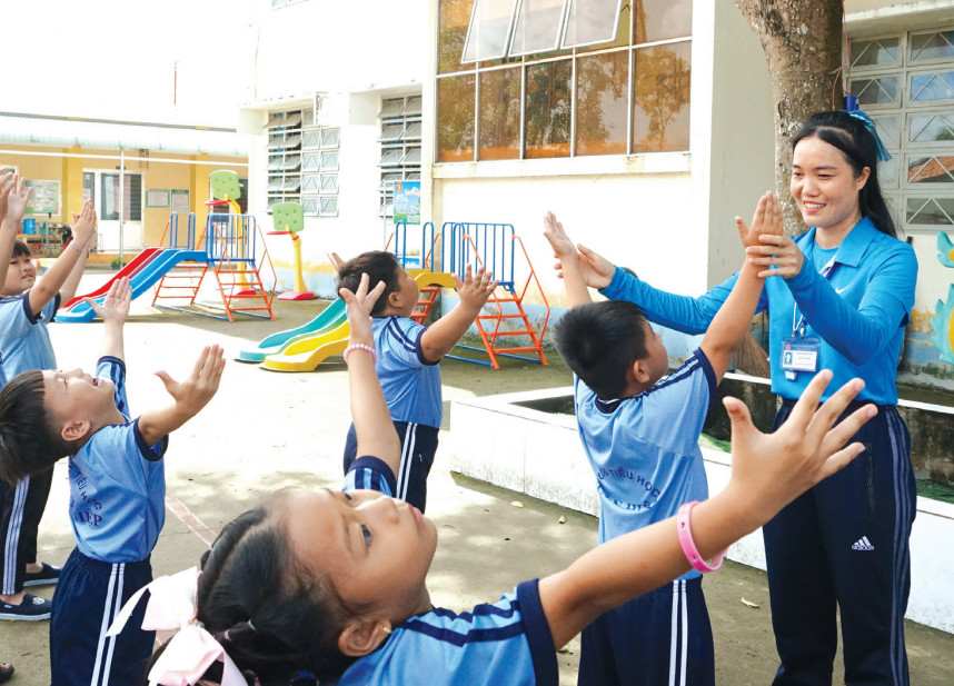 Cô Nguyễn Thị Thúy Duy luôn tâm niệm, giáo viên bậc tiểu học không chỉ giảng dạy mà còn rèn người