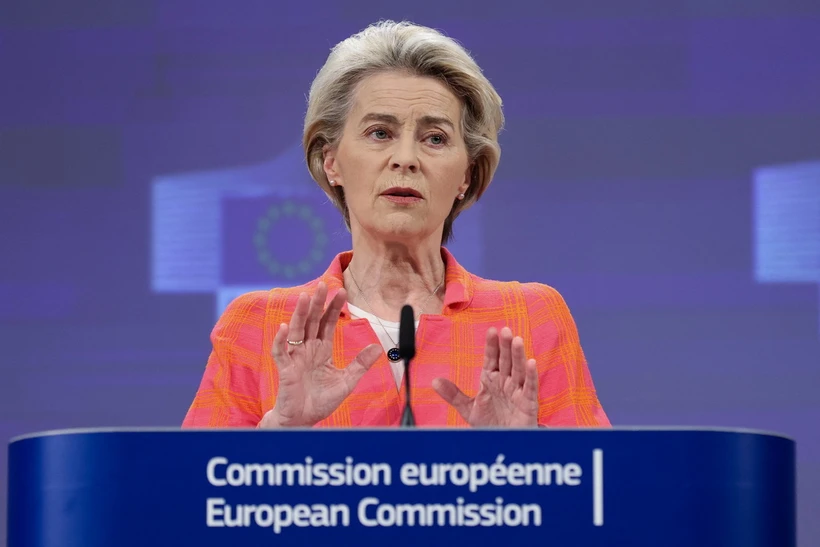 Chủ tịch Ủy ban châu Âu Ursula von der Leyen phát biểu tại cuộc họp báo ở Brussels, Bỉ, ngày 15/5/2023. (Ảnh: AFP/TTXVN)