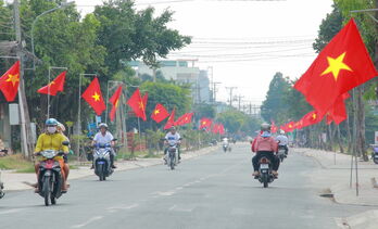 Tân An nhộn nhịp ngày cuối năm