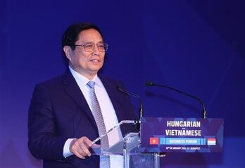 Vietnamese, Hungarian PMs attend business forum