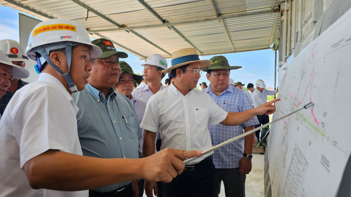 Bí thư Tỉnh ủy, Chủ tịch HĐND tỉnh - Nguyễn Văn Được kiểm tra tiến độ thực hiện đường Vành đai 3 TP.HCM, đoạn qua Long An