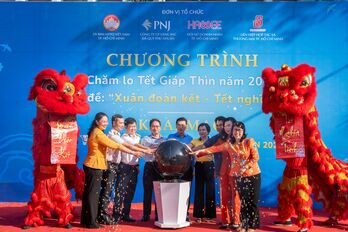 'Siêu thị mini 0 đồng' hỗ trợ hàng ngàn người dân khó khăn dịp cận tết