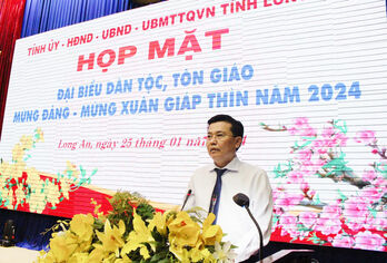 Họp mặt đại biểu dân tộc, tôn giáo