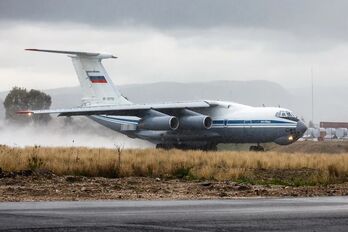 Nga: Máy bay IL-76 chở tù nhân bị phòng không Ukraine bắn rơi