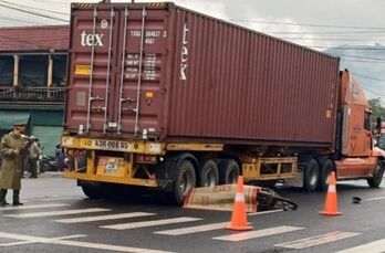 Thừa Thiên-Huế: Xe container va chạm xe máy ở huyện Phú Lộc, 1 người tử vong