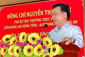 Phó Bí thư Thường trực Tỉnh ủy - Nguyễn Thanh Hải thăm, tặng quà tết tại Cần Giuộc