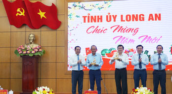 Nguyên Chủ tịch nước - Trương Tấn Sang và các đồng hương chúc tết tỉnh Long An