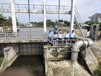 Phó Chủ tịch UBND tỉnh – Nguyễn Minh Lâm kiểm tra công tác phòng, chống hạn, xâm nhập mặn và thăm đồng tại huyện Thủ Thừa