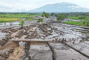 Death toll from floods in Indonesia continues to rise