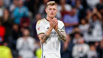 Tiền vệ Toni Kroos bất ngờ tuyên bố giải nghệ ở tuổi 34