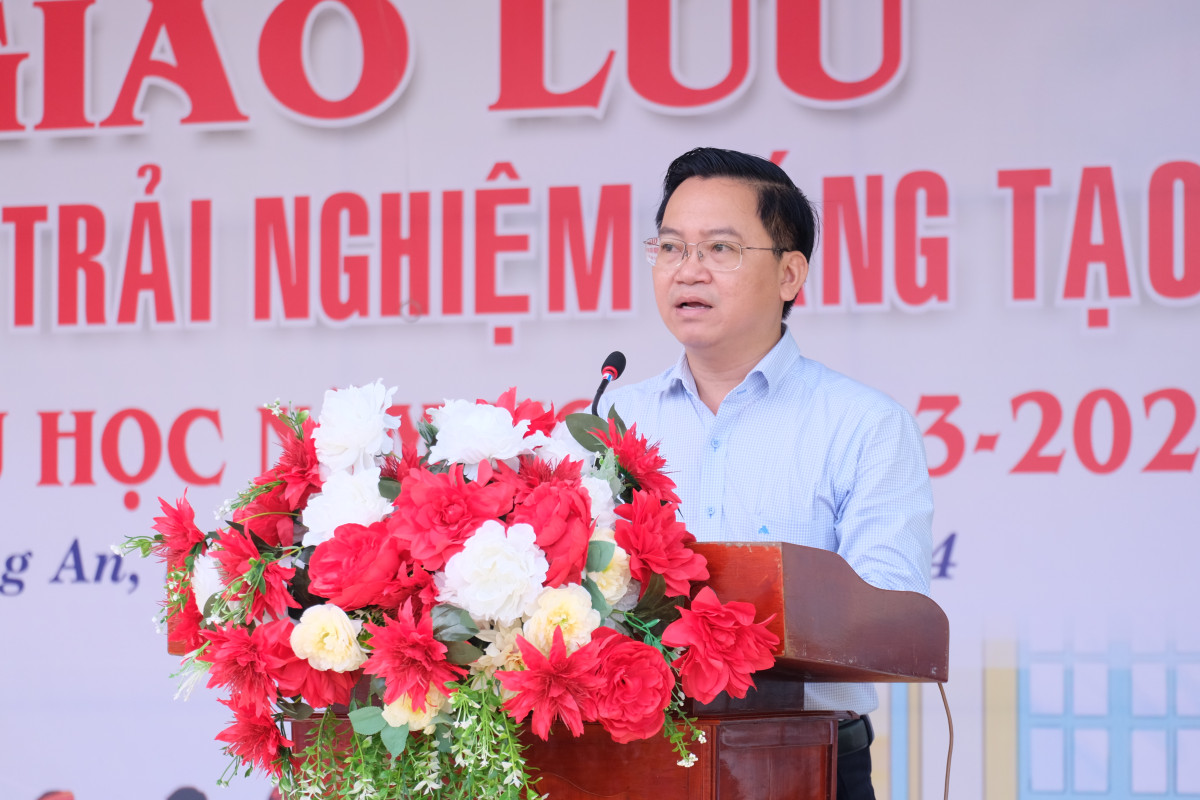 Phó Giám đốc Sở GD&ĐT tỉnh - Nguyễn Hồng Phúc phát biểu tại chương trình