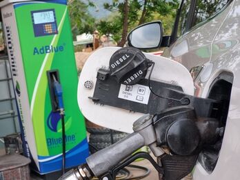 Giá xăng dầu hôm nay 6/6/2024: Xăng trong nước chiều nay giảm bao nhiêu đồng một lít?