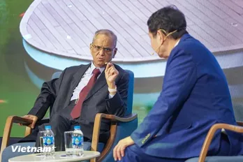 Indian tech billionaire shares success stories with Vietnam