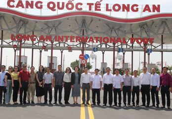 Đoàn các cơ quan báo chí thăm Cảng Quốc tế Long An