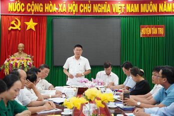 Bí thư Huyện ủy Tân Trụ: Tập trung hơn nữa trong thu ngân sách Nhà nước