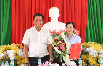 Thủ Thừa: Bổ nhiệm Phó Trưởng phòng Lao động-Thương binh và Xã hội