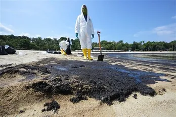 Singapore takes urgent actions to deal with oil spill incident