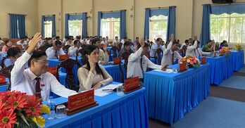 Kỳ họp lần thứ 11 HĐND huyện Vĩnh Hưng thông qua 7 Nghị quyết