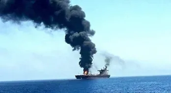 Houthi tấn công đồng loạt nhiều tàu chở dầu và tàu hàng trên Biển Đỏ