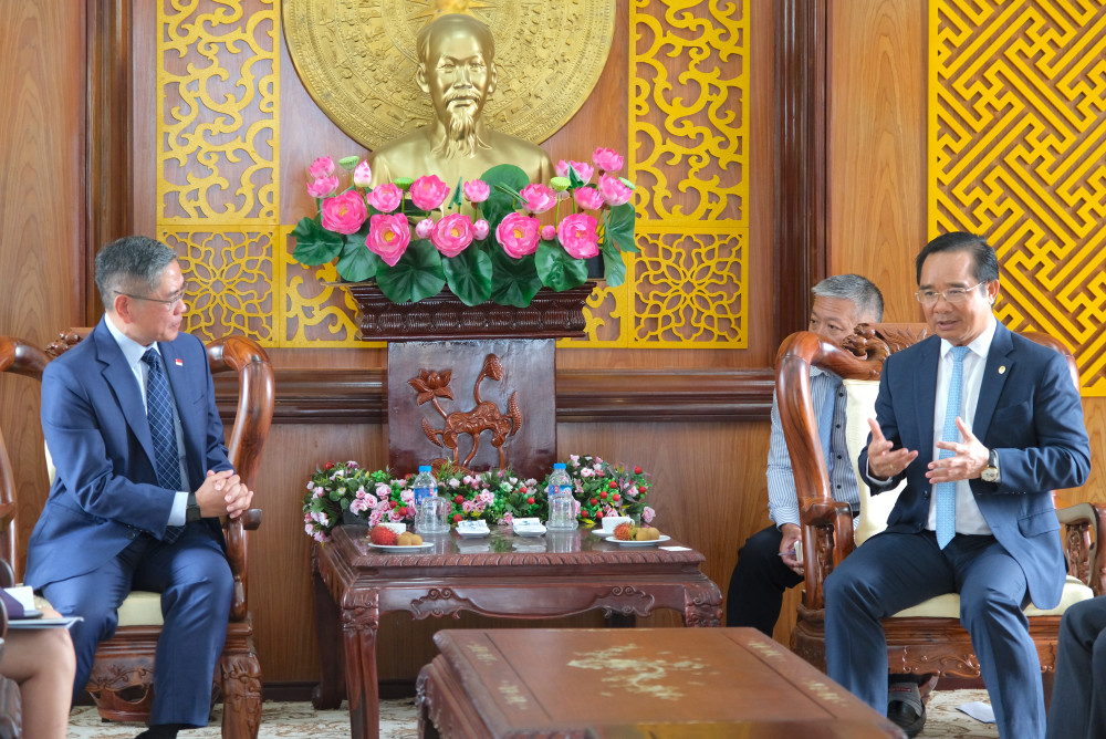 Secretary of Provincial Party Committee - Nguyen Van Duoc receives ...