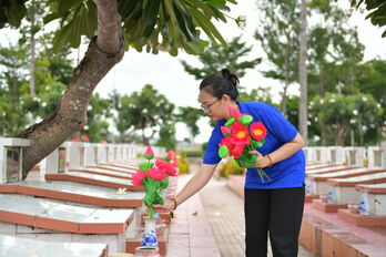 'Ngày chủ nhật xanh' tri ân các anh hùng liệt sĩ