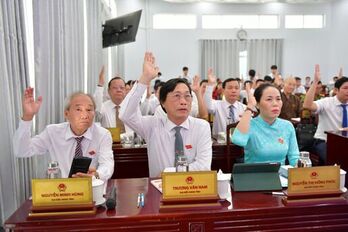 Long An Provincial People's Council, term X, passes 7 resolutions at the 17th session