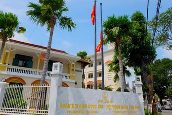 Nhiều cơ quan treo cờ rủ trước ngày Quốc tang Tổng Bí thư Nguyễn Phú Trọng