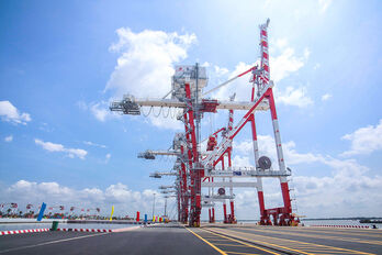 Xây dựng cơ chế, chính sách đặc thù thu hút container vào cảng