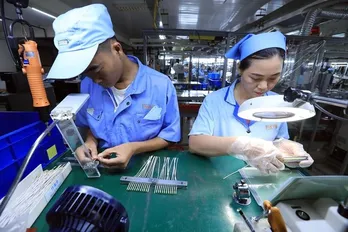 Vietnam’s exports hit 190 billion USD in H1 as market recovers