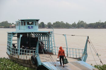 Tình tang xứ sở ‘rồng nằm’