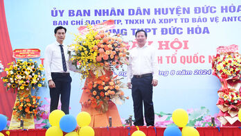 Chủ tịch UBND tỉnh - Nguyễn Văn Út dự ngày hội Toàn dân bảo vệ an ninh Tổ quốc tại Trường THPT Đức Hòa