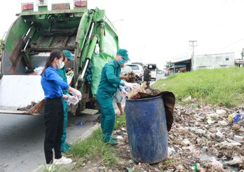 Tăng cường công tác thu gom, vận chuyển chất thải rắn sinh hoạt