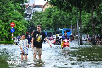 Thời tiết ngày 15/8: Mưa dai dẳng, độ ẩm đất đã bão hòa ở nhiều khu vực